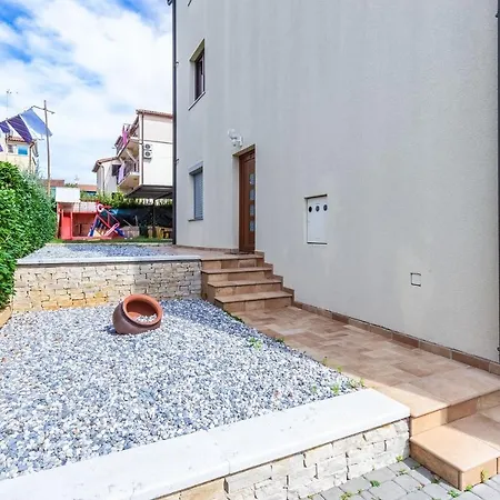 In With One-bedroom 11 *